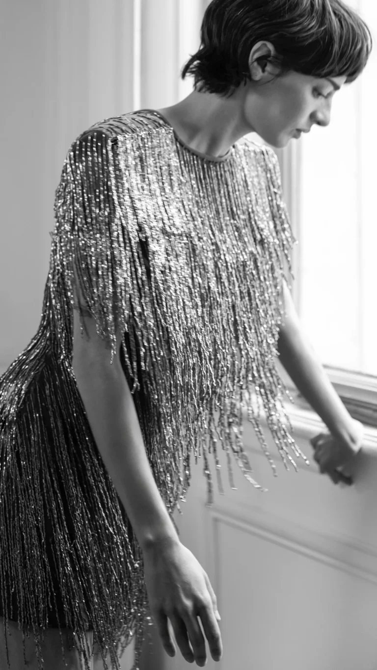 Zoe Gotusso viste Gorof para la portada de la revista Marie Claire Argentina
