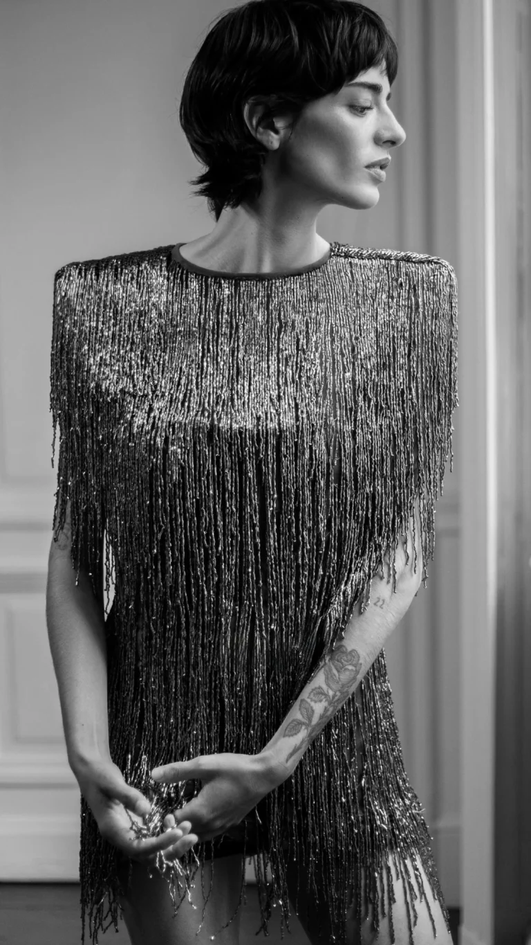 Zoe Gotusso viste Gorof para la portada de la revista Marie Claire Argentina